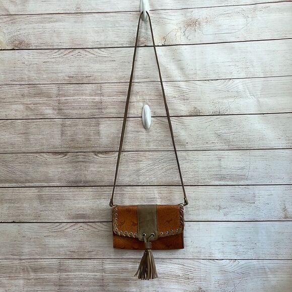 VEGAN LEATHER CROSSBODY BAG‎ WITH FRINGE - Picture 1 of 7